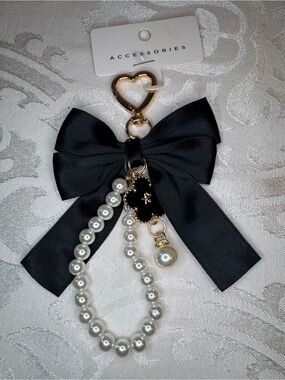 NWT Accessories Black Ribbon Bow Pearl Charm Keyring with Gold Heart Clip